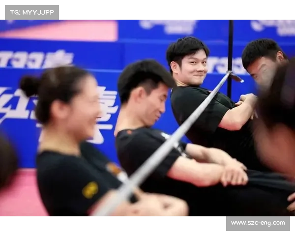 樊振东与 “人民艺术家” 许昕对练:球台三米外的乒乓美学碰撞 樊振东与 “人民艺术家” 许昕对练:球台三米外的乒乓美学碰撞